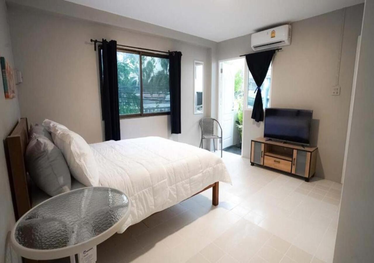 Roomquest Bangkok Ratchada Bagian luar foto