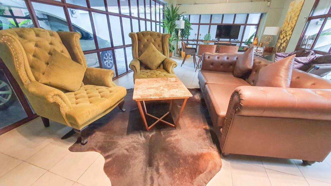 Roomquest Bangkok Ratchada Bagian luar foto